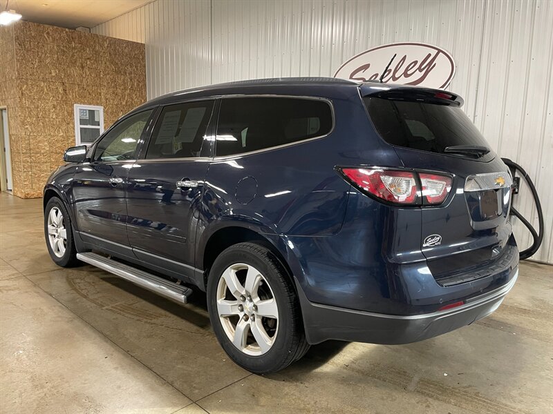 2016 Chevrolet Traverse LT - Photo 4 - Saint Louis, MI 48880-9800