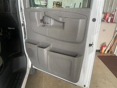 2018 Chevrolet Express 3500 - Photo 23 - Saint Louis, MI 48880-9800