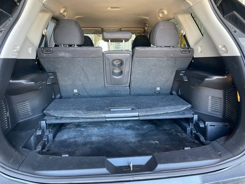 2015 Nissan Rogue SV - Photo 21 - Saint Louis, MI 48880-9800