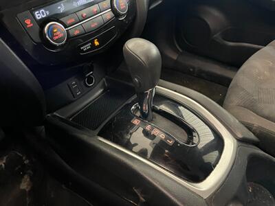 2015 Nissan Rogue SV - Photo 12 - Saint Louis, MI 48880-9800