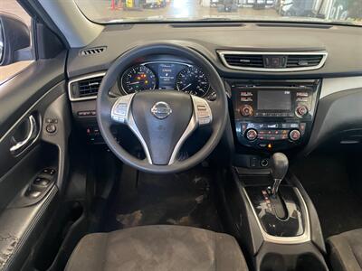 2015 Nissan Rogue SV - Photo 8 - Saint Louis, MI 48880-9800