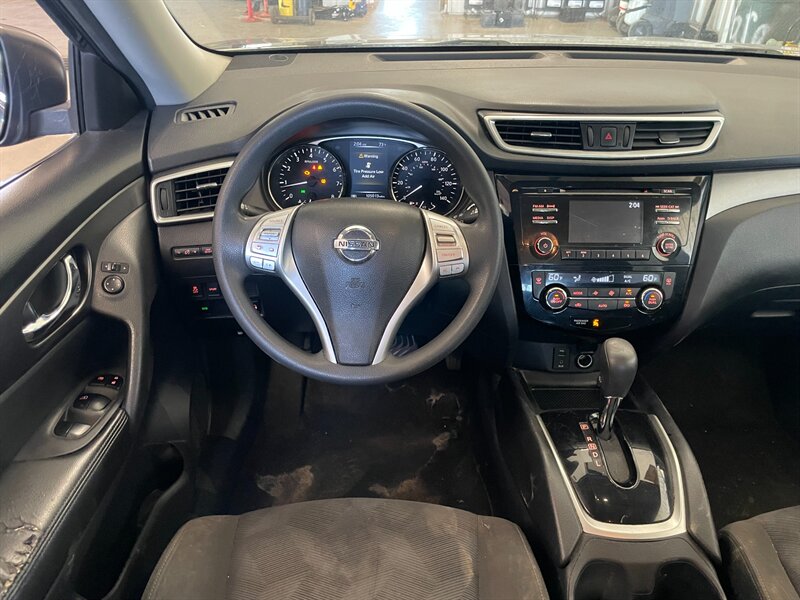 2015 Nissan Rogue SV - Photo 8 - Saint Louis, MI 48880-9800