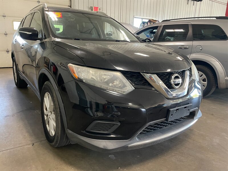 2015 Nissan Rogue SV - Photo 4 - Saint Louis, MI 48880-9800