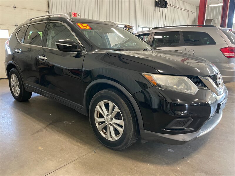 2015 Nissan Rogue SV - Photo 5 - Saint Louis, MI 48880-9800