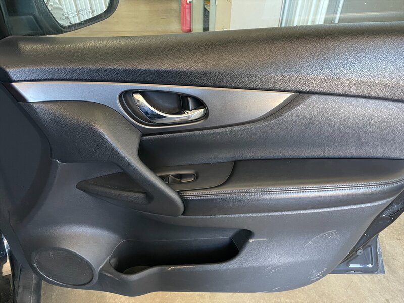 2015 Nissan Rogue SV - Photo 19 - Saint Louis, MI 48880-9800