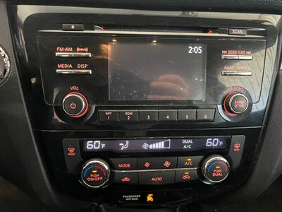 2015 Nissan Rogue SV - Photo 13 - Saint Louis, MI 48880-9800