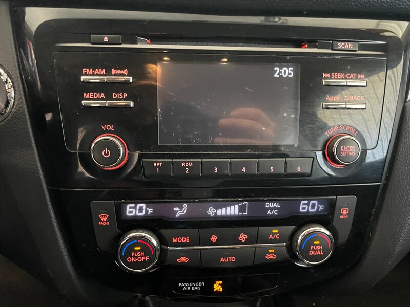 2015 Nissan Rogue SV - Photo 13 - Saint Louis, MI 48880-9800