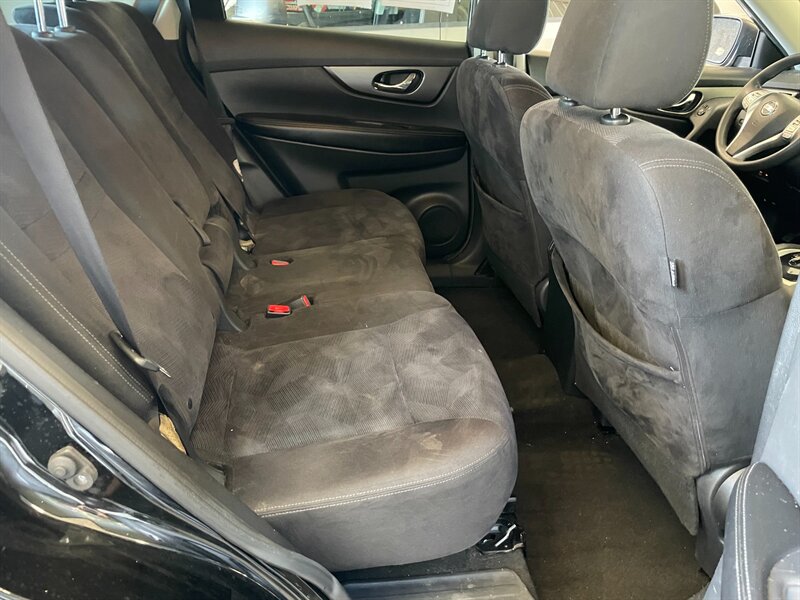 2015 Nissan Rogue SV - Photo 17 - Saint Louis, MI 48880-9800