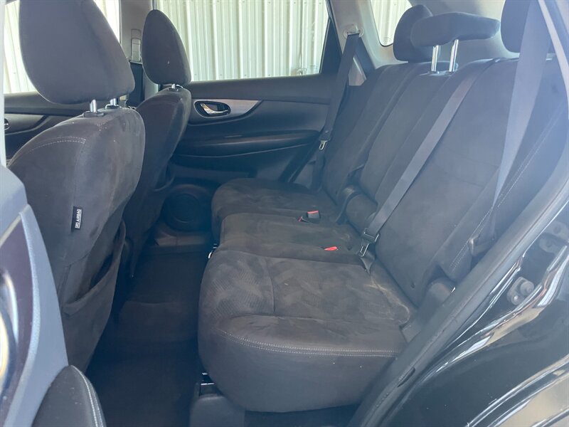 2015 Nissan Rogue SV - Photo 15 - Saint Louis, MI 48880-9800