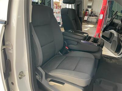 2019 Chevrolet Silverado 1500 LD LT   - Photo 19 - Saint Louis, MI 48880-9800