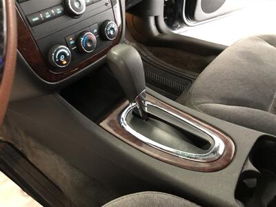 2011 Chevrolet Impala LS   - Photo 11 - Saint Louis, MI 48880-9800