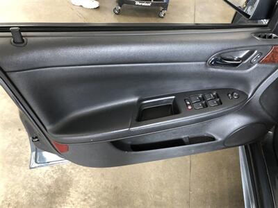 2011 Chevrolet Impala LS   - Photo 19 - Saint Louis, MI 48880-9800