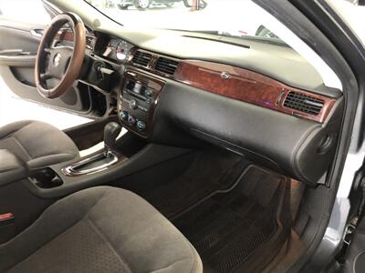 2011 Chevrolet Impala LS   - Photo 16 - Saint Louis, MI 48880-9800