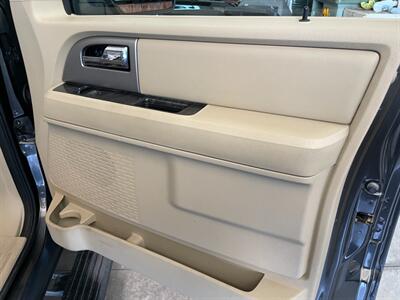 2017 Ford Expedition Limited - Photo 32 - Saint Louis, MI 48880-9800