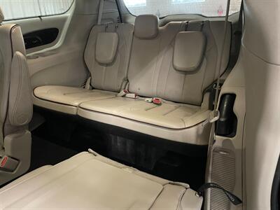 2017 Chrysler Pacifica Limited - Photo 19 - Saint Louis, MI 48880-9800
