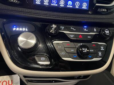 2017 Chrysler Pacifica Limited - Photo 15 - Saint Louis, MI 48880-9800