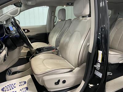 2017 Chrysler Pacifica Limited - Photo 17 - Saint Louis, MI 48880-9800