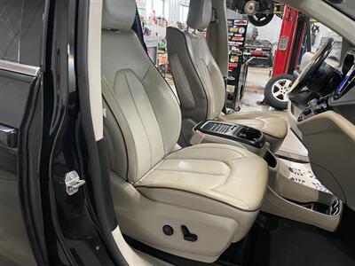 2017 Chrysler Pacifica Limited - Photo 20 - Saint Louis, MI 48880-9800