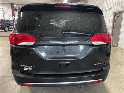 2017 Chrysler Pacifica Limited - Photo 29 - Saint Louis, MI 48880-9800
