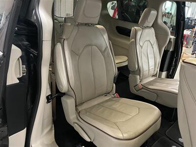 2017 Chrysler Pacifica Limited - Photo 21 - Saint Louis, MI 48880-9800