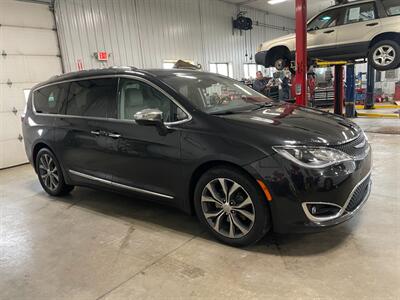 2017 Chrysler Pacifica Limited - Photo 4 - Saint Louis, MI 48880-9800