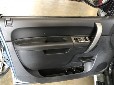 2010 Chevrolet Silverado 1500 LT   - Photo 18 - Saint Louis, MI 48880-9800
