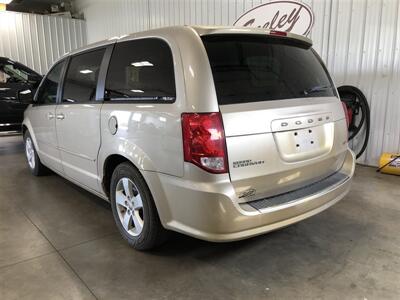 2013 Dodge Grand Caravan SE   - Photo 3 - Saint Louis, MI 48880-9800