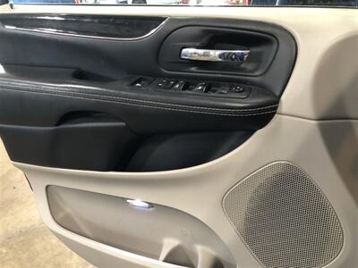 2019 Dodge Grand Caravan SXT   - Photo 21 - Saint Louis, MI 48880-9800
