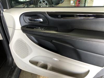 2019 Dodge Grand Caravan SXT   - Photo 22 - Saint Louis, MI 48880-9800