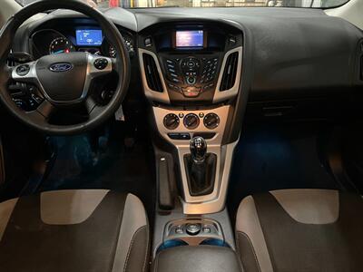 2014 Ford Focus SE - Photo 9 - Saint Louis, MI 48880-9800