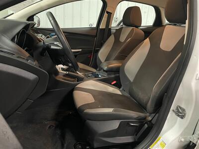 2014 Ford Focus SE - Photo 16 - Saint Louis, MI 48880-9800