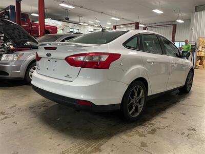 2014 Ford Focus SE - Photo 6 - Saint Louis, MI 48880-9800