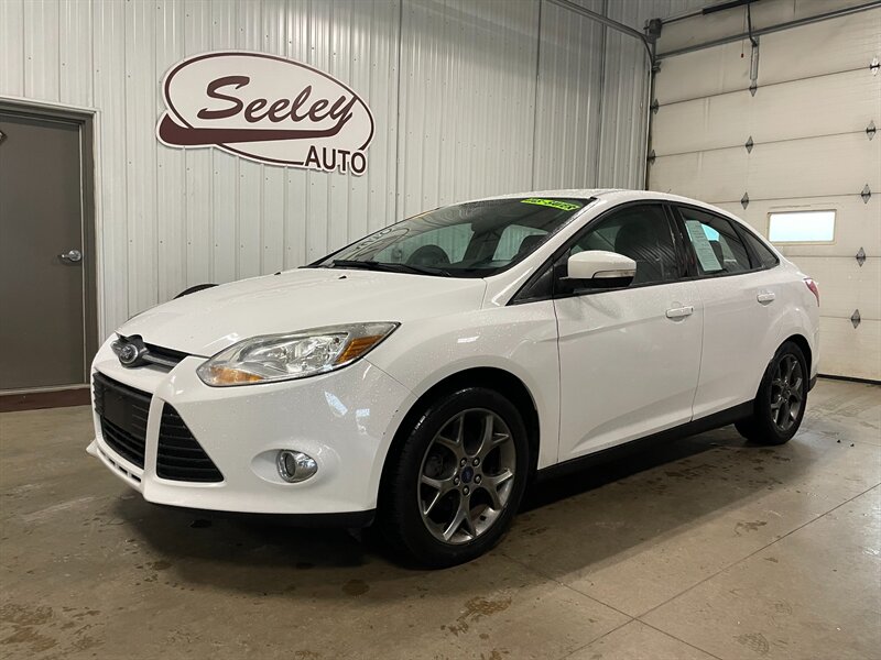 2014 Ford Focus SE   - Photo 1 - Saint Louis, MI 48880-9800