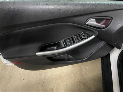 2014 Ford Focus SE - Photo 21 - Saint Louis, MI 48880-9800