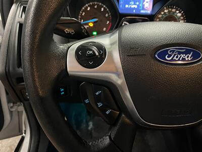 2014 Ford Focus SE - Photo 12 - Saint Louis, MI 48880-9800