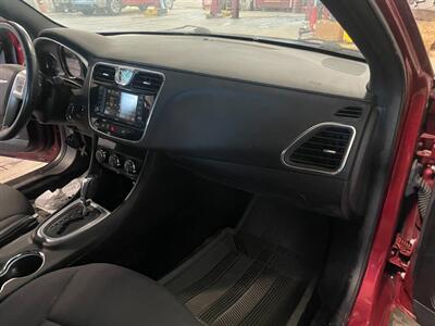 2014 Chrysler 200 Touring   - Photo 16 - Saint Louis, MI 48880-9800
