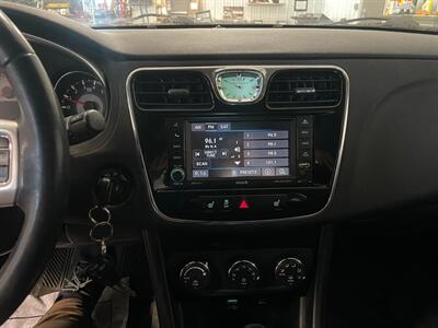 2014 Chrysler 200 Touring   - Photo 8 - Saint Louis, MI 48880-9800