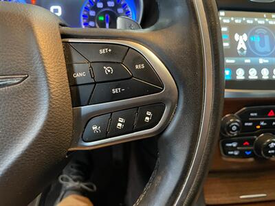 2017 Chrysler 300 C Platinum   - Photo 9 - Saint Louis, MI 48880-9800