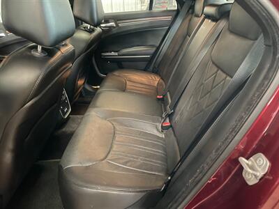 2017 Chrysler 300 C Platinum   - Photo 15 - Saint Louis, MI 48880-9800