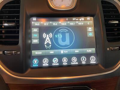 2017 Chrysler 300 C Platinum   - Photo 12 - Saint Louis, MI 48880-9800