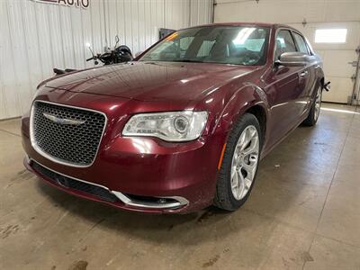 2017 Chrysler 300 C Platinum   - Photo 2 - Saint Louis, MI 48880-9800