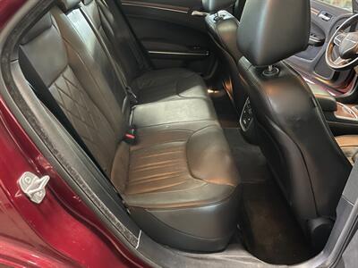 2017 Chrysler 300 C Platinum   - Photo 16 - Saint Louis, MI 48880-9800