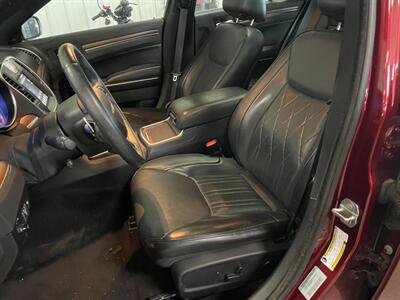 2017 Chrysler 300 C Platinum   - Photo 14 - Saint Louis, MI 48880-9800
