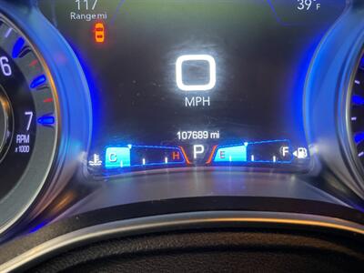 2017 Chrysler 300 C Platinum   - Photo 10 - Saint Louis, MI 48880-9800
