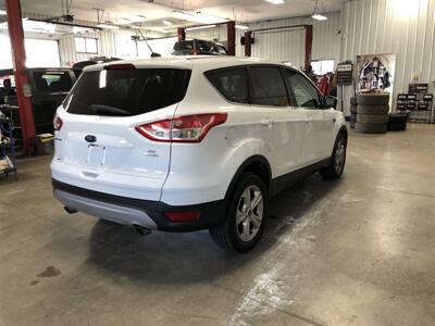 2016 Ford Escape SE   - Photo 5 - Saint Louis, MI 48880-9800