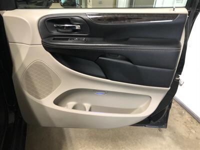 2016 Chrysler Town & Country Touring-L - Photo 21 - Saint Louis, MI 48880-9800