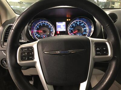 2016 Chrysler Town & Country Touring-L - Photo 7 - Saint Louis, MI 48880-9800