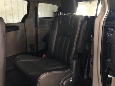 2016 Chrysler Town & Country Touring-L - Photo 15 - Saint Louis, MI 48880-9800