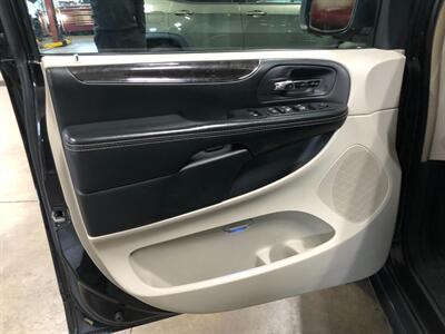 2016 Chrysler Town & Country Touring-L - Photo 20 - Saint Louis, MI 48880-9800