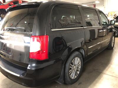 2016 Chrysler Town & Country Touring-L - Photo 6 - Saint Louis, MI 48880-9800
